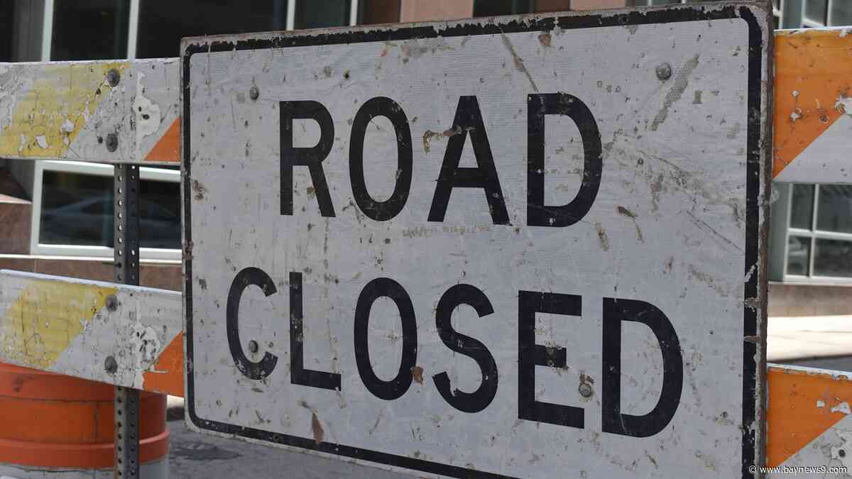 Westbound lanes on SR 580 closed due to water main leak