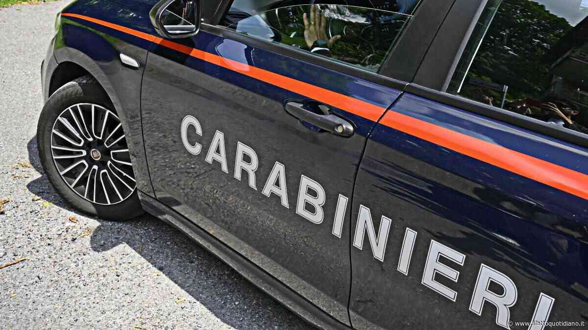 Spara alla compagna, la ferisce alla mano e alla testa e poi scappa: fermato un uomo a Imperia