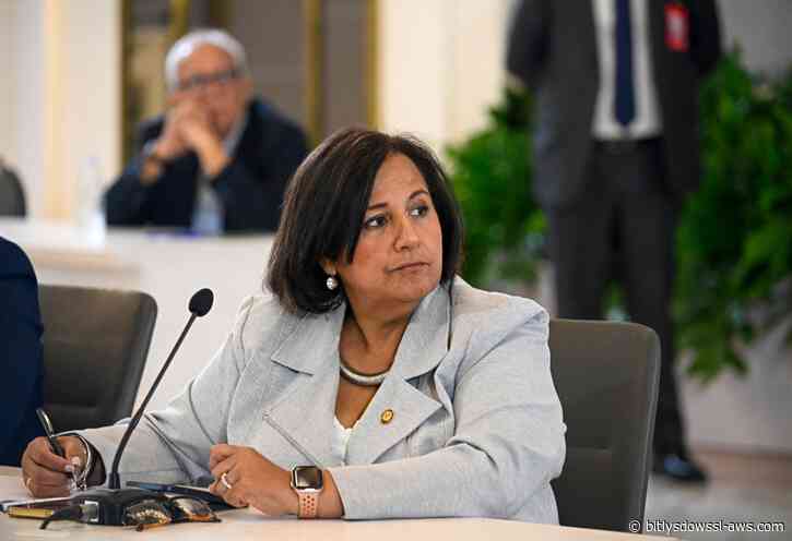 Dinorah Figuera destaca el apoyo de EE UU en La Guaira tras la entrega de maquinaria para remover escombros por los terremotos