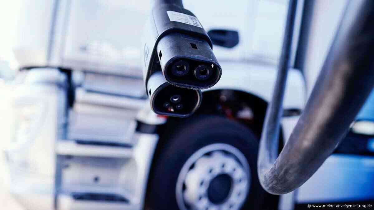 Weltweiter Absatz von E-Lkw und -Bussen 2025 fast verdoppelt