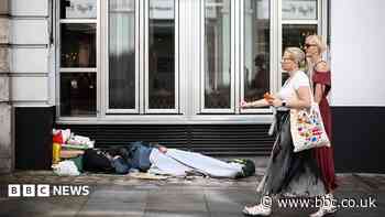 PM unveils plan to get rough sleepers off streets for Christmas