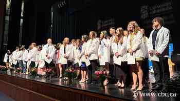 University of Manitoba's medical school welcomes incoming students at ceremony
