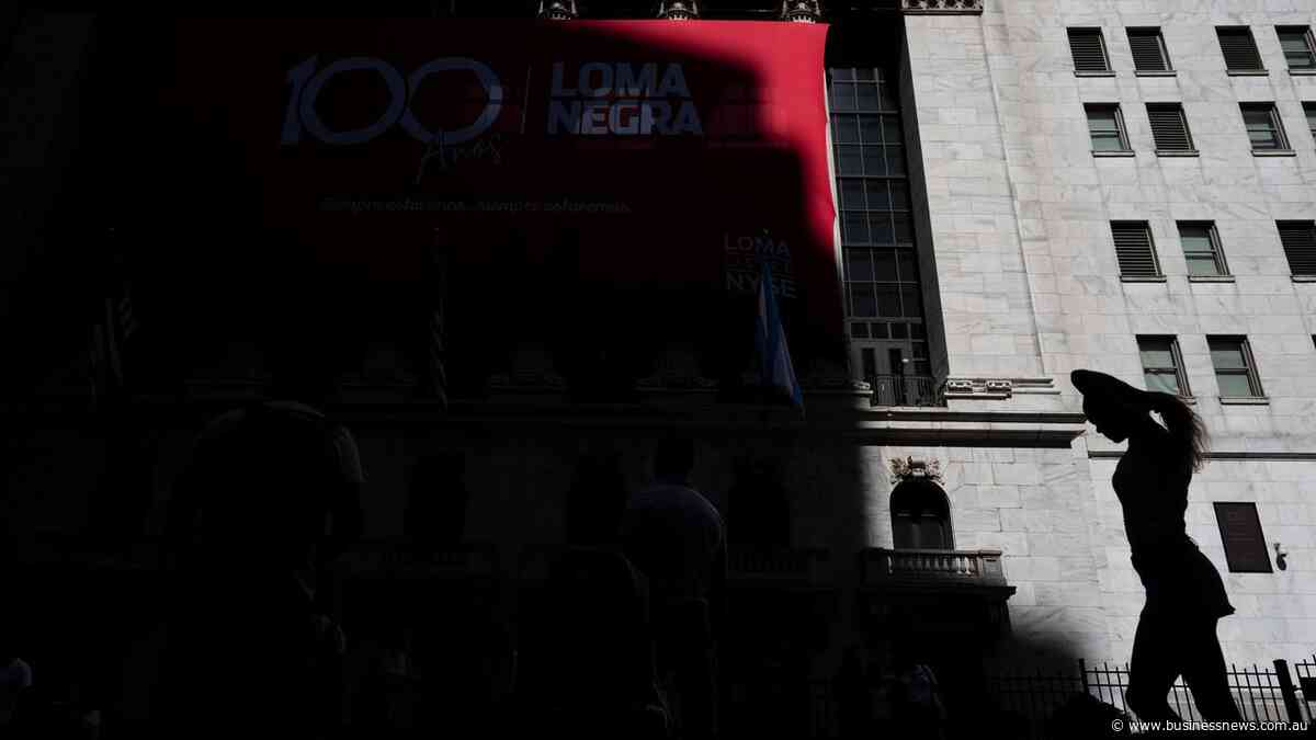 Wall St rises, Moderna lifts healthcare stocks