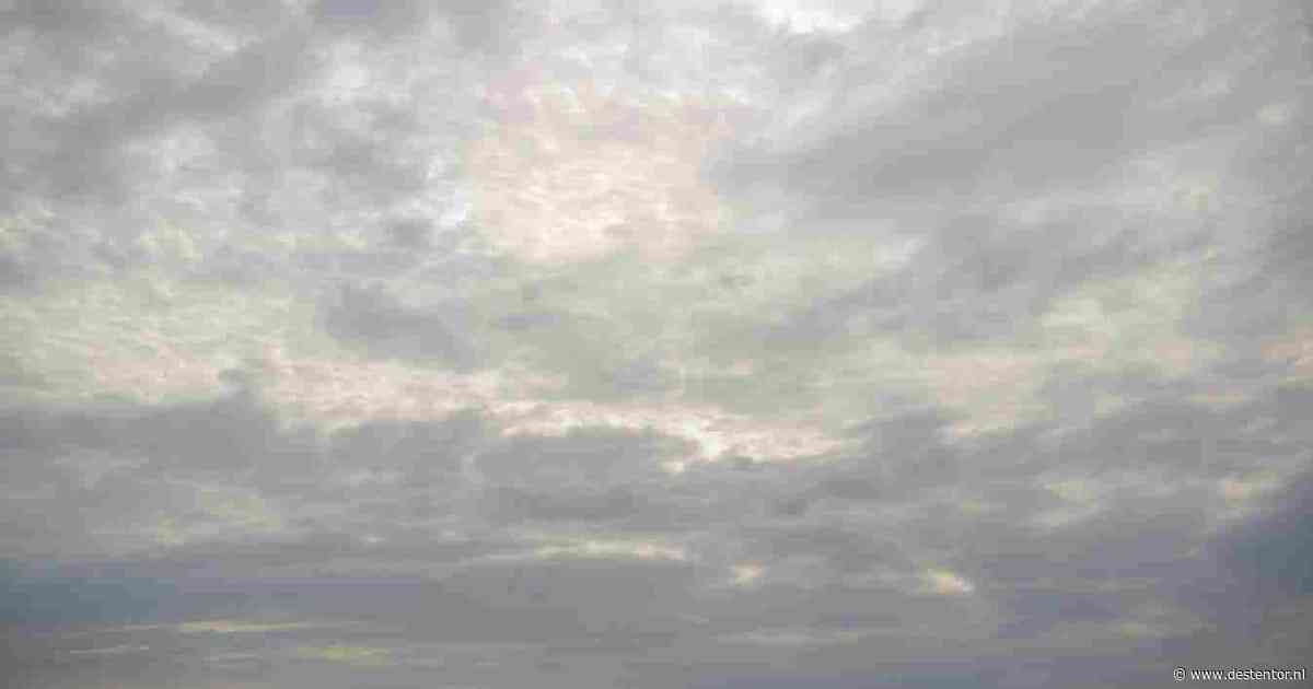 Zwaar bewolkt met weinig ruimte voor opklaringen in Zwolle in de nacht