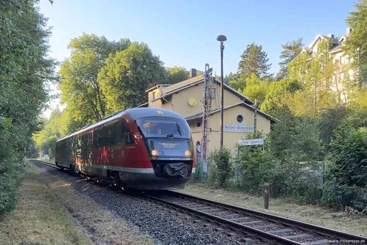Sturmschäden zwischen Hetzdorf und Grünhainichen: Erzgebirgsbahn meldet Zugausfälle