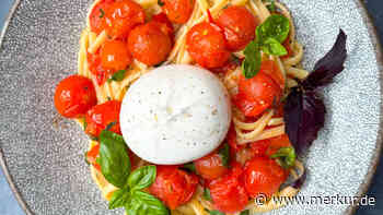 Diese schnelle Burrata-Pasta mit Tomaten braucht keine lange Zutatenliste, um zu begeistern