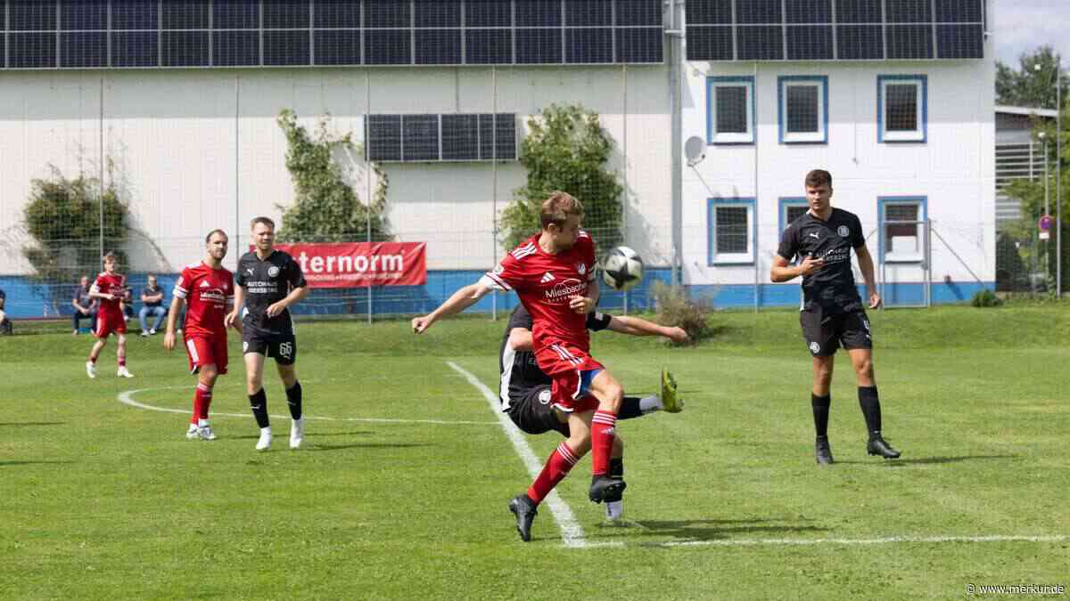 SV Miesbach spielt 30 Minuten in Unterzahl – und holt noch einen Punkt