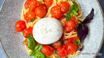 Diese schnelle Burrata-Pasta mit Tomaten braucht keine lange Zutatenliste, um zu begeistern