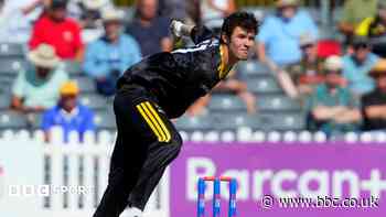 Glos all-rounder Price signs two-year extension