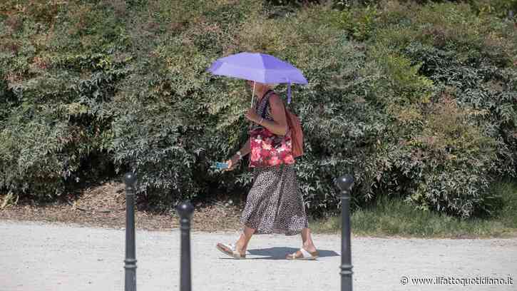 Barcellona, i rifugi climatici contro il caldo estremo chiudono per ferie: “Sulla carta oltre 500, ma sempre aperti sono solo la metà”