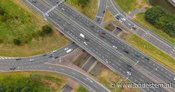 Beginnend motorrijder draait het gas open op de snelweg, maar staat dan voor een verrassing