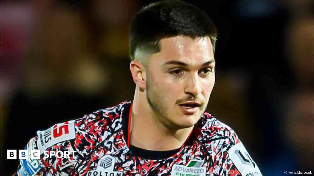 Leigh's McNamara and Brand join Castleford on loan
