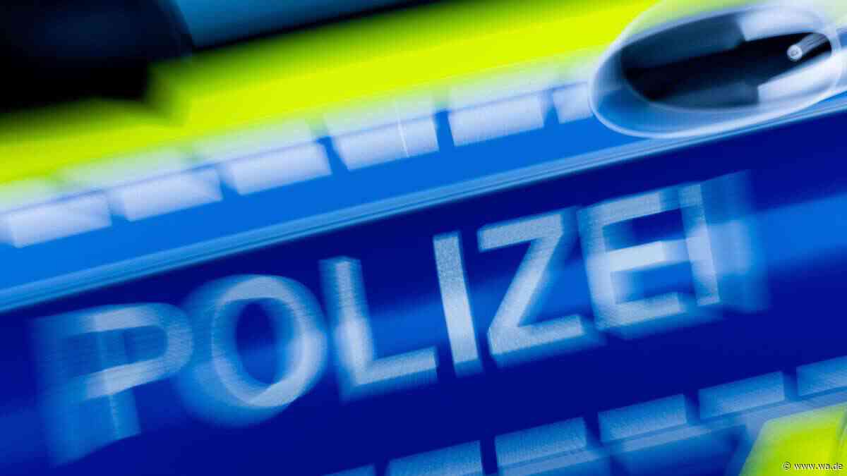 Jugendlicher flüchtet auf E-Scooter – fährt Beamtin über den Fuß