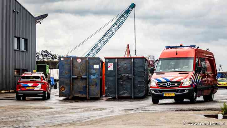 Man gewond geraakt aan boord van schip in de Botlek