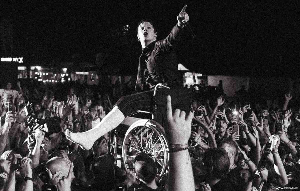 Watch Yungblud crowdsurf in a wheelchair after breaking his leg