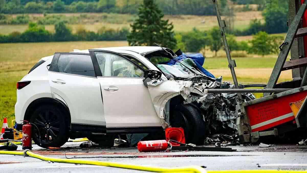 Zwei Tote bei Frontalcrash in Hessen: Acht Jugendliche im Auto, keiner hatte Führerschein