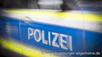 Fahrer eines Sattelzugs beschädigt Bahnunterführung in Weil