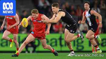 Live: Suns favourite celebrates farewell game with goal against Saints
