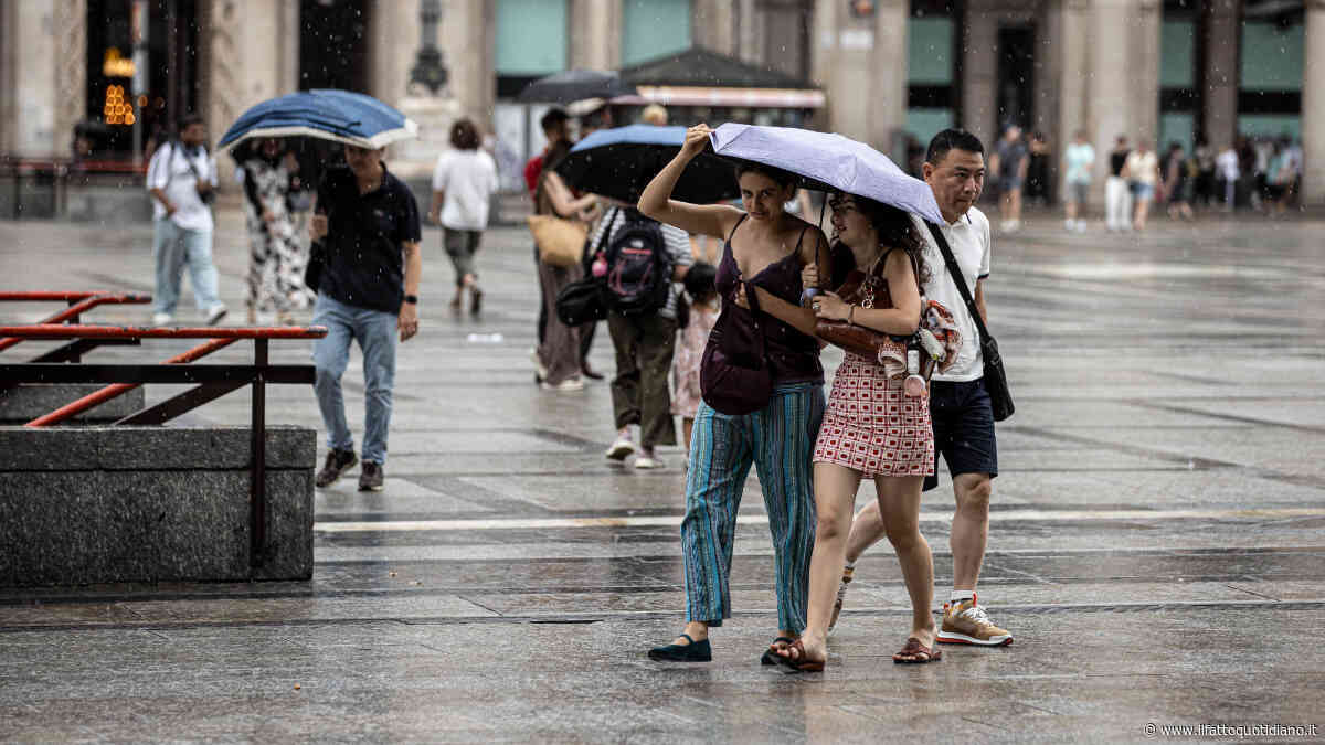 Grandinate e raffiche di vento fino a 110 km/h: allerta arancione a Milano. Chiudono parchi e piscine