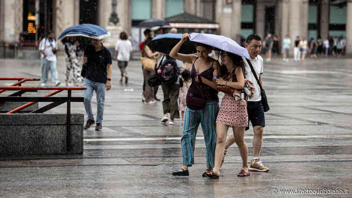Grandinate e raffiche di vento fino a 110 km/h: allerta arancione a Milano. Chiudono parchi e piscine