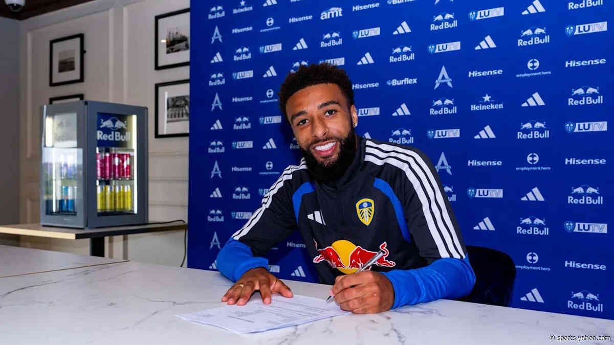 Bogle pens new Leeds deal
