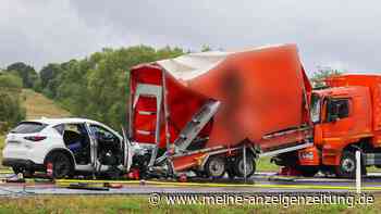 Tödlicher Crash mit zwei Toten - Acht Jugendliche im Auto