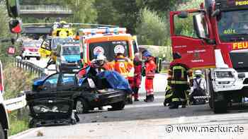 25-Jährige kracht mit Auto in Leitplanke und wird schwer verletzt