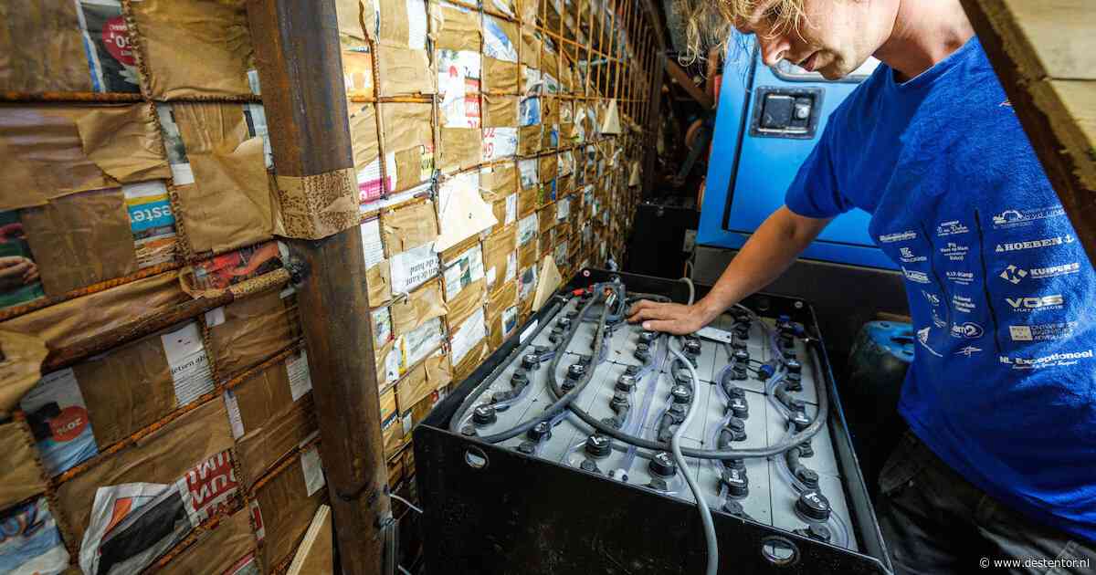 Op zes accu’s vier rondjes door Sint Jansklooster: dit is de eerste elektrisch aangedreven corsowagen