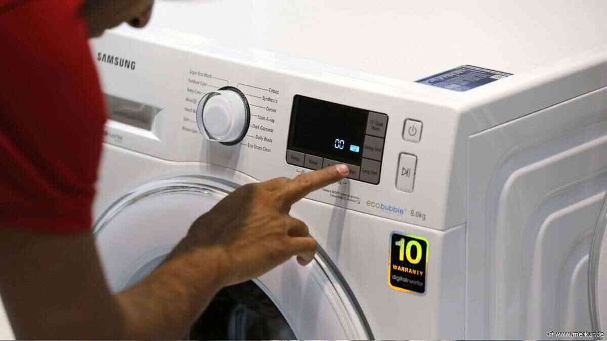 Versteckter Schalter an der Waschmaschine spart Strom und schont das Gerät