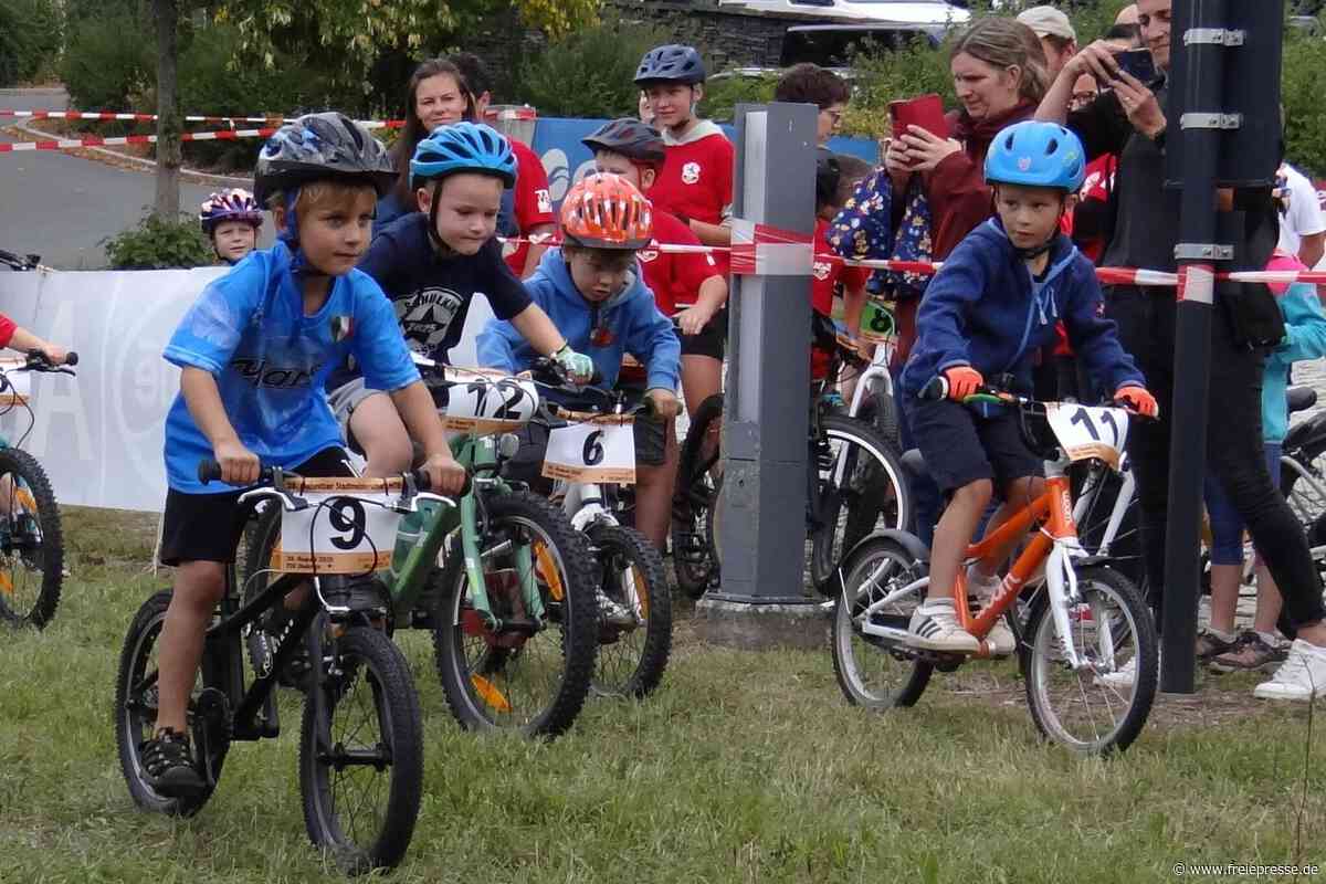 Mountainbike-Meisterschaft in Oelsnitz: Steile Abfahrt als Mutprobe