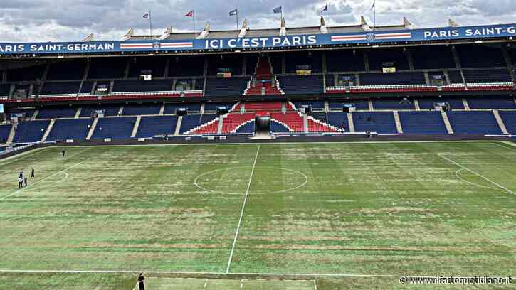 Il caldo estremo devasta il campo del Parco dei Principi: il Psg costretto a giocare la prima partita in trasferta