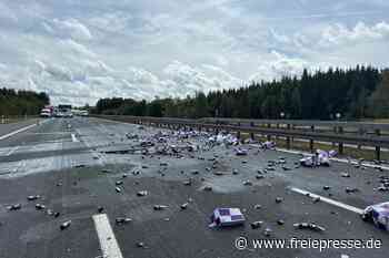 Mit Flaschen beladener 40-Tonner verunglückt: A 9 im Vogtland gesperrt