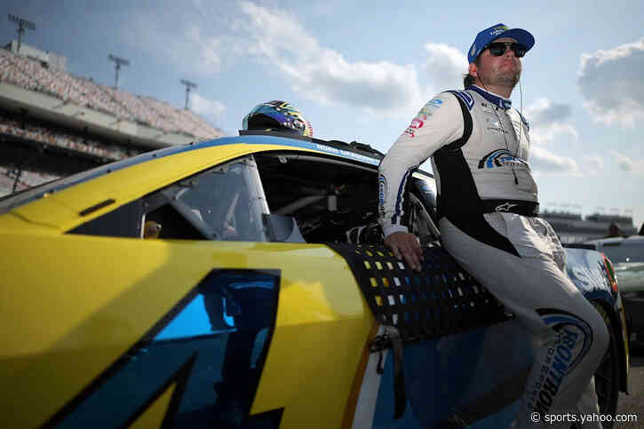 Noah Gragson signs contract extension with Front Row Motorsports