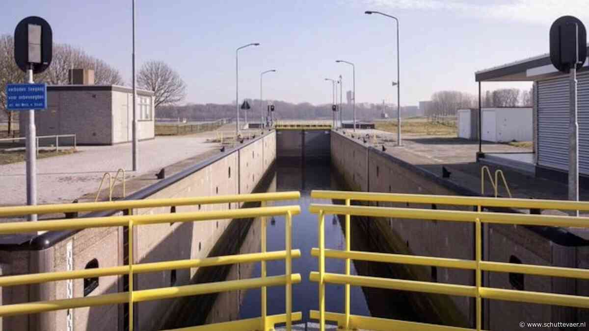 Voornse Sluis vanaf zaterdag weer beperkt open voor scheepvaart