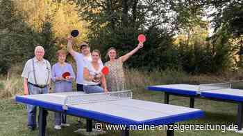 Siedlergemeinschaft stellt zwei Tischtennisplatten auf die Weiherwiese