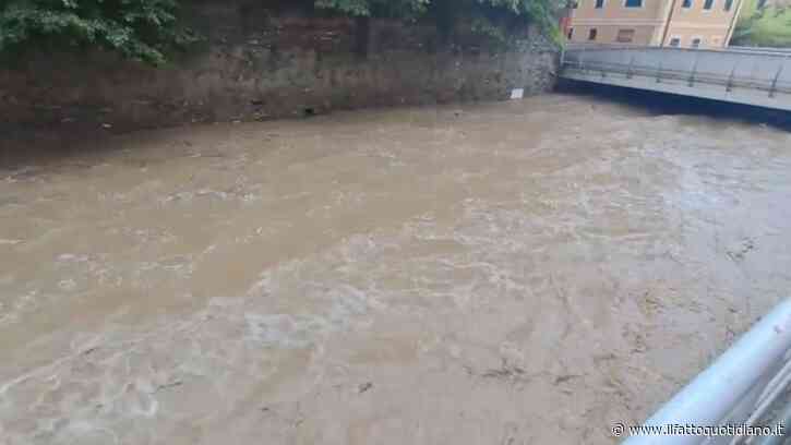 Liguria, il torrente Rupinaro di Chiavari a rischio esondazione: sirene attivate. Code per allagamenti sull’A12