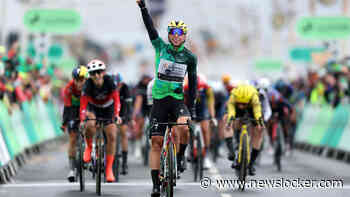 Lorena Wiebes sprint weer naar zege in Groot-Brittannië, dubbelslag Jasper Philipsen in Renewi Tour na massale valpartij