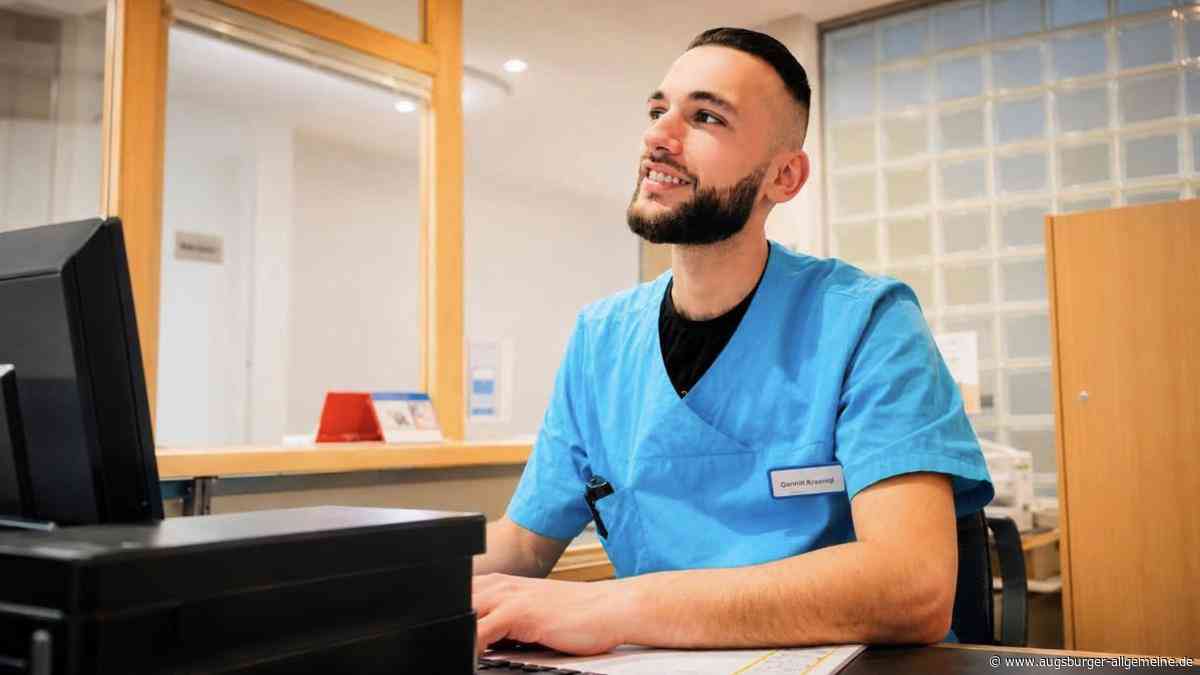 Comedy-Videos aus dem Seniorenheim: Ein Aichacher Pfleger begeistert in den sozialen Medien