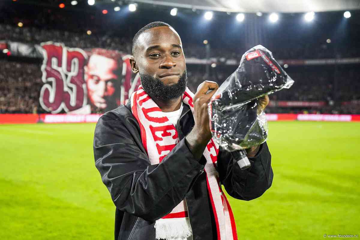 Beelden: Feyenoord-supporter doet opvallend verzoek aan Geertruida na keuring bij PSV
