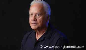 Tim Robbins tells Democrats to drop the outrage and 'get their stuff together'