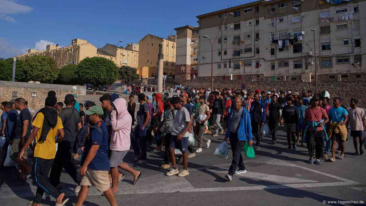 Spanien richtet Unterkünfte für Migranten in Exklave Ceuta ein