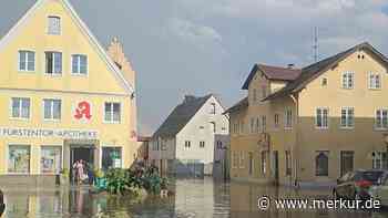 40 Liter in 20 Minuten: Heftiges Unwetter flutet Marktplatz in Greding