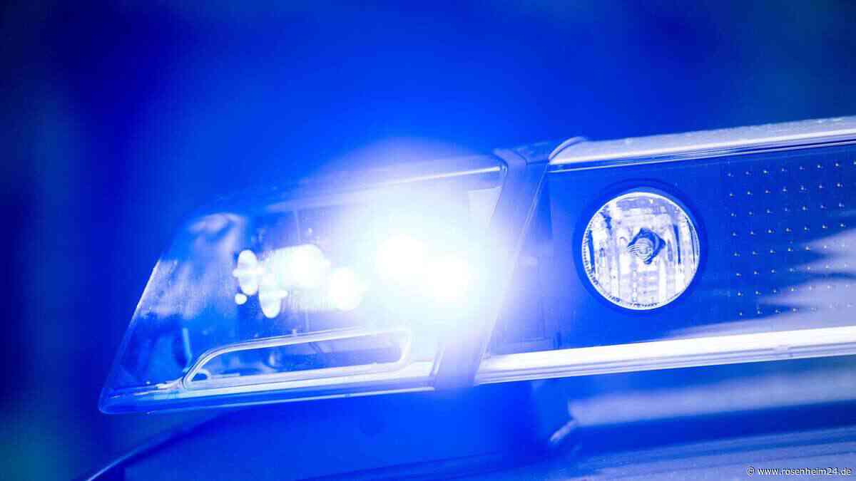 Autofahrer fährt Polizisten an - Schüsse aus Polizeiwaffe