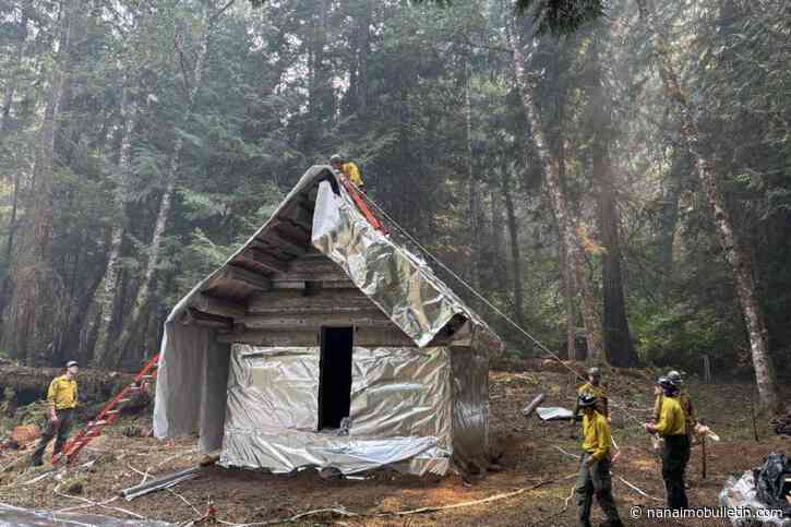 B.C. and Washington fire crews continue to battle wildfire near Hope