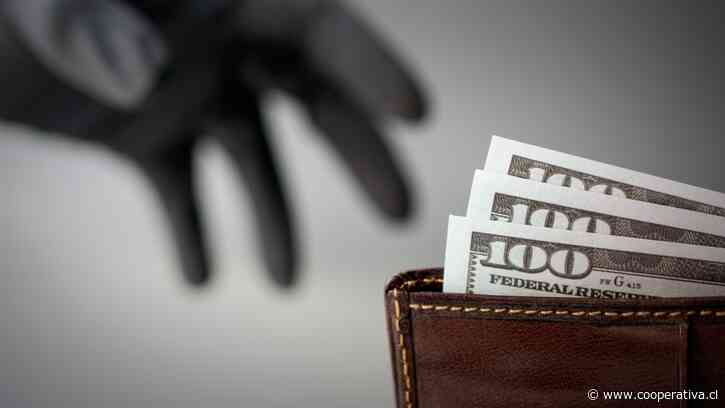 Hombre cobró durante 20 años la pensión de una mujer fallecida: Más de $737 mil millones