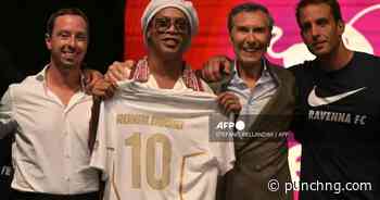Ronaldinho returns in search of ‘beautiful’ 300th goal