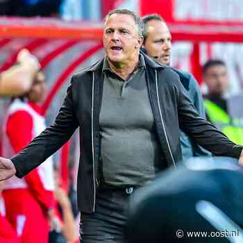 Van den Brom: 'Teveel spelers onder hun niveau en Weghorst blijft eerste spits'