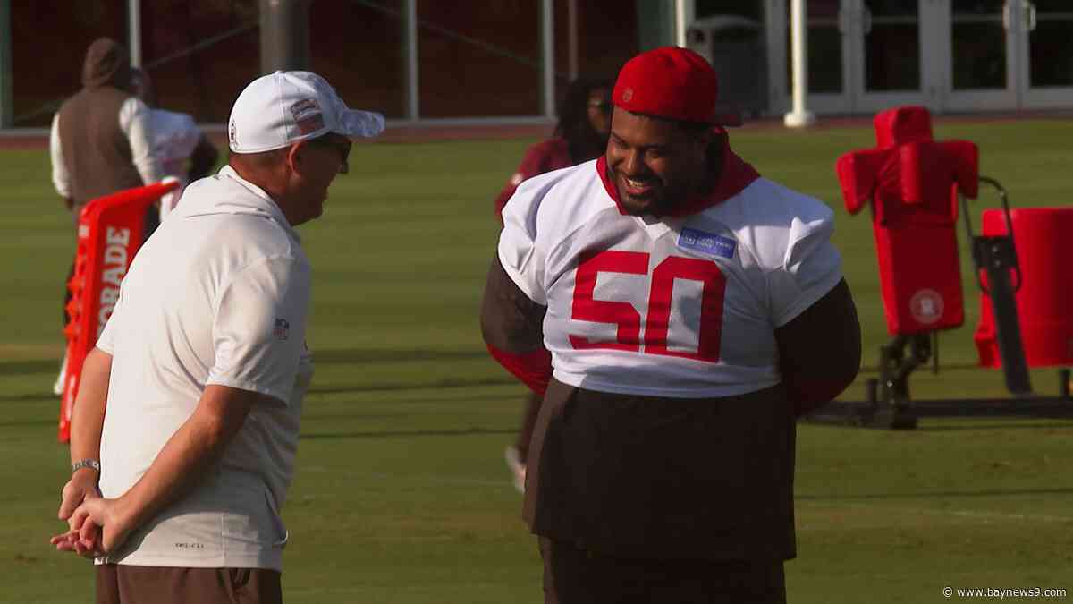 Vita Vea brings wide smile to practice after reaching contract extension with Bucs