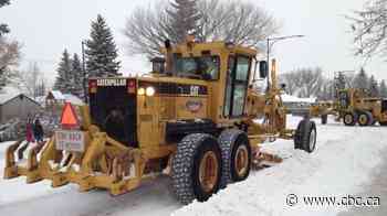 Edmonton to revisit using calcium chloride for snow clearing