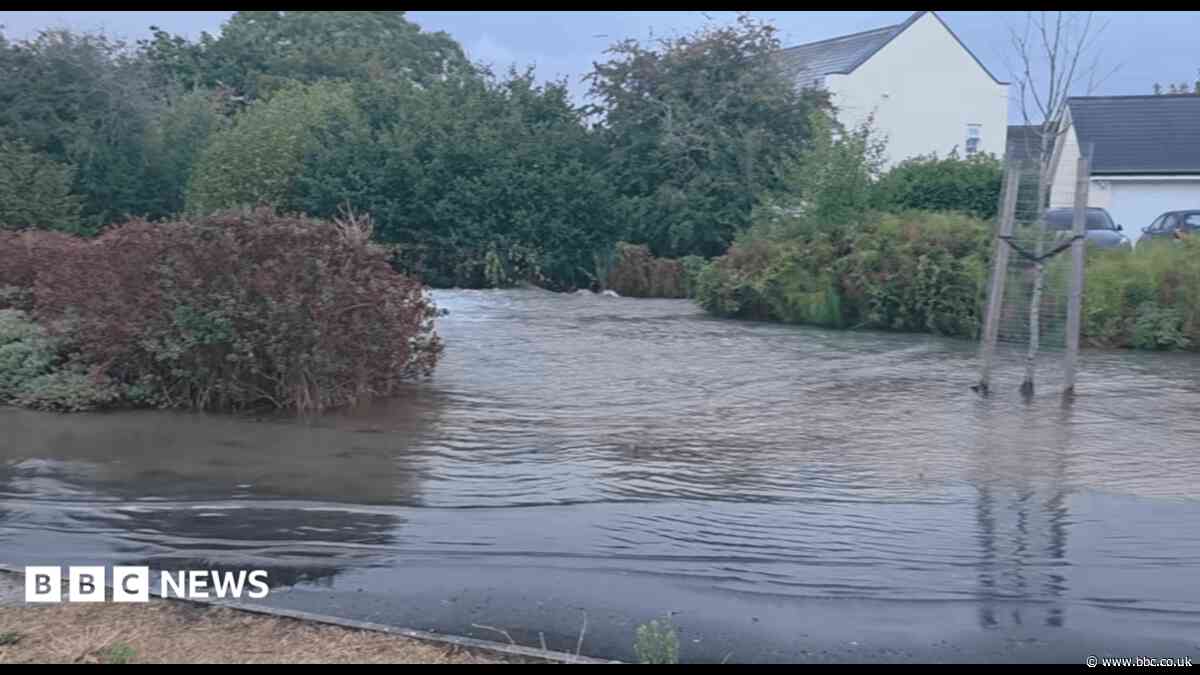 Supply 'restored' after burst main causes flooding